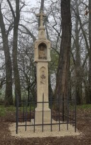 Figurka fundacji Barwińskich na tzw. cmentarzu cholerycznym – Proszowice