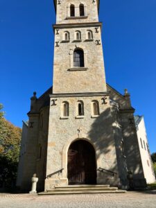 Kamienna wieża kościoła w Jaworniku